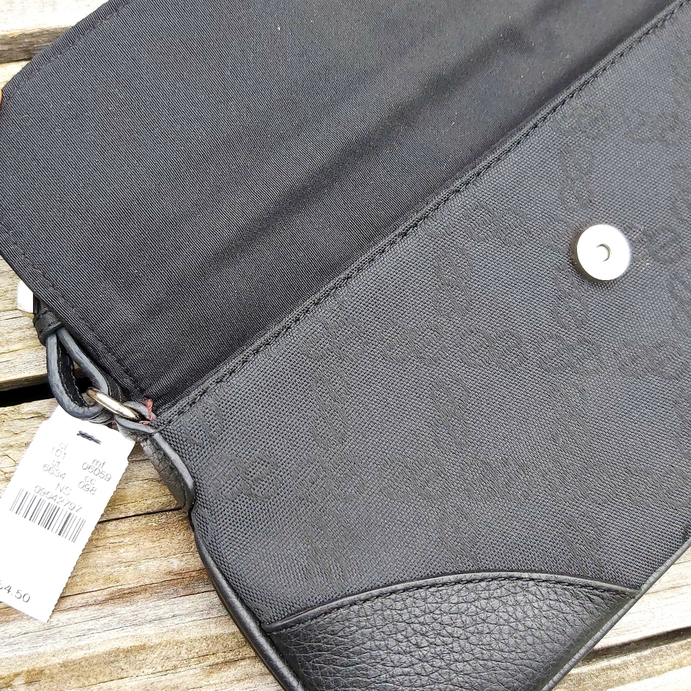 Express Small Clutch - Picture 3 of 8